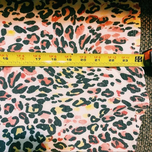 CY Fashion Leopard Print Top With Puffy Sleeves Yellow Pink White Black Large - Picture 7 of 7